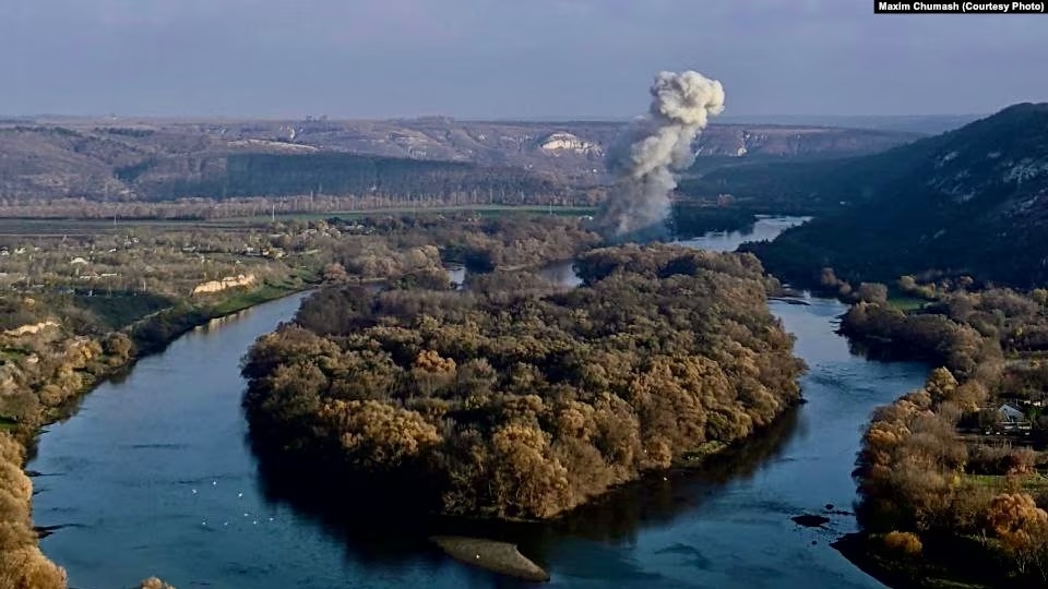 A Russian missile heading for Ukraine crashes near the northern Moldovan village of Naslavcea, October 31, 2022.